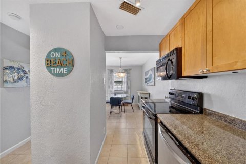 Condo in Saint Petersburg, Florida, 1 bedroom № 2123721 - photo 19