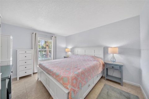 Condo in Saint Petersburg, Florida, 1 bedroom № 2123721 - photo 25