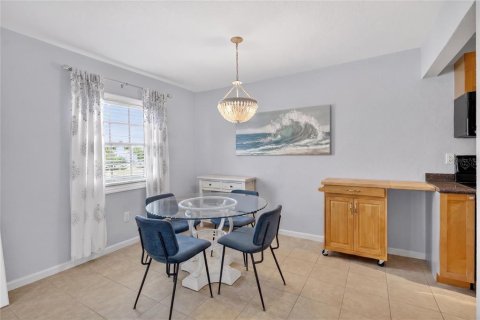 Condo in Saint Petersburg, Florida, 1 bedroom № 2123721 - photo 15