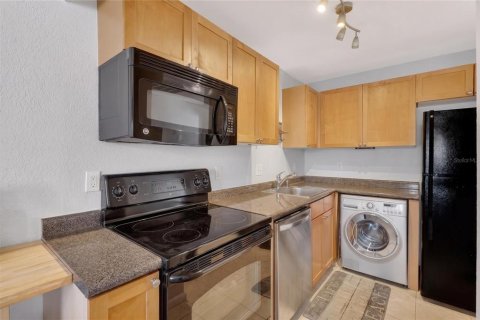 Condo in Saint Petersburg, Florida, 1 bedroom № 2123721 - photo 18