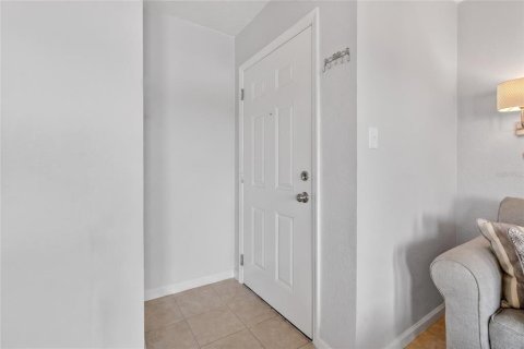 Condo in Saint Petersburg, Florida, 1 bedroom № 2123721 - photo 6