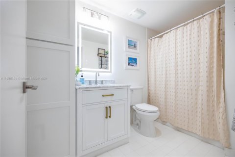 Condo in Miami, Florida, 2 bedrooms  № 1864729 - photo 25