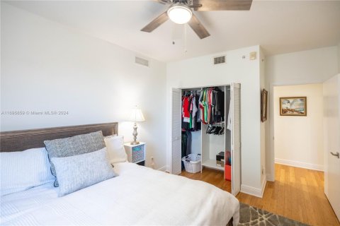 Condo in Miami, Florida, 2 bedrooms  № 1864729 - photo 24