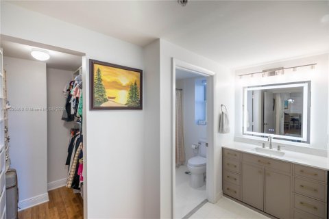 Condo in Miami, Florida, 2 bedrooms  № 1864729 - photo 17
