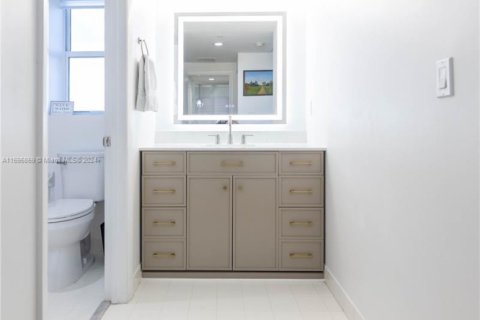 Condo in Miami, Florida, 2 bedrooms  № 1864729 - photo 18