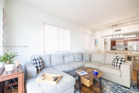 Condo in Miami, Florida, 2 bedrooms  № 1864729 - photo 10