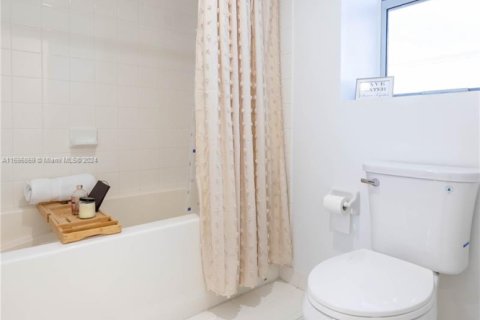 Condo in Miami, Florida, 2 bedrooms  № 1864729 - photo 20