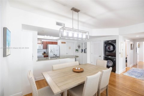 Condo in Miami, Florida, 2 bedrooms  № 1864729 - photo 5