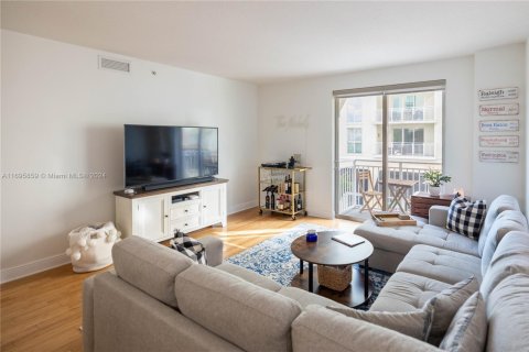 Condo in Miami, Florida, 2 bedrooms  № 1864729 - photo 8