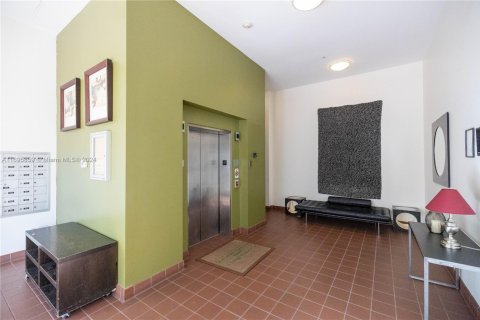 Condo in Miami, Florida, 2 bedrooms  № 1864729 - photo 28