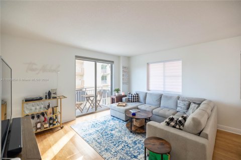 Condo in Miami, Florida, 2 bedrooms  № 1864729 - photo 7
