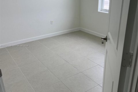 Снять в аренду таунхаус в Хомстед, Флорида 3 спальни, 123.56м2, № 2145767 - фото 5