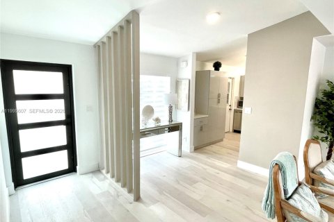 Casa en venta en Fort Lauderdale, Florida, 3 dormitorios, 135.82 m2 № 2062920 - foto 2