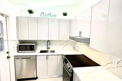 Casa en venta en Fort Lauderdale, Florida, 3 dormitorios, 135.82 m2 № 2062920 - foto 10