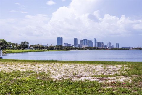 Terreno en venta en Saint Petersburg, Florida № 1796002 - foto 17