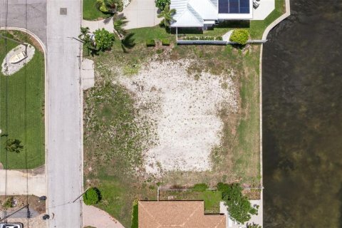 Terreno en venta en Saint Petersburg, Florida № 1796002 - foto 1