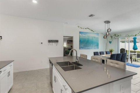 House in Haines City, Florida 3 bedrooms, 144.93 sq.m. № 2227891 - photo 11