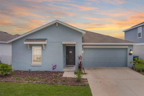 House in Haines City, Florida 3 bedrooms, 144.93 sq.m. № 2227891