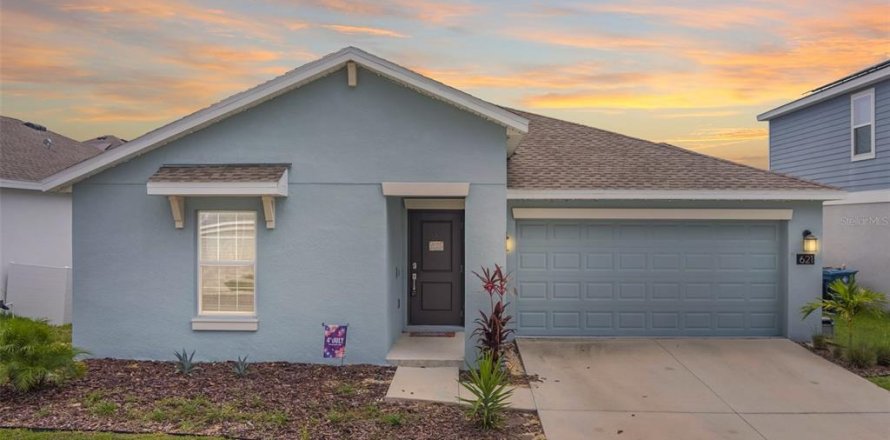 House in Haines City, Florida 3 bedrooms, 144.93 sq.m. № 2227891