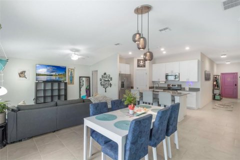 House in Haines City, Florida 3 bedrooms, 144.93 sq.m. № 2227891 - photo 3
