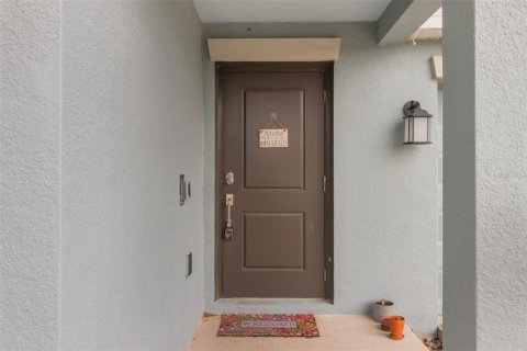 House in Haines City, Florida 3 bedrooms, 144.93 sq.m. № 2227891 - photo 2