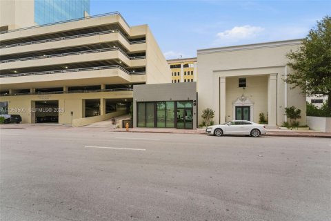 Propiedad comercial en venta en Coral Gables, Florida № 2153260 - foto 5
