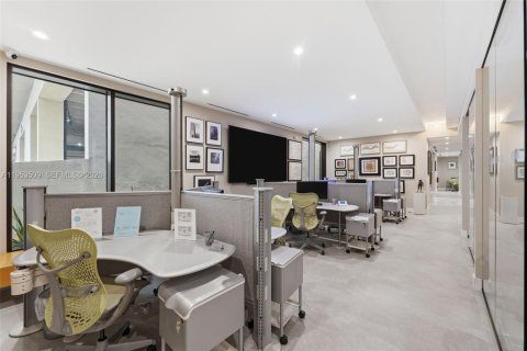 Propiedad comercial en venta en Coral Gables, Florida № 2153260 - foto 10
