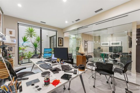 Propiedad comercial en venta en Coral Gables, Florida № 2153260 - foto 26