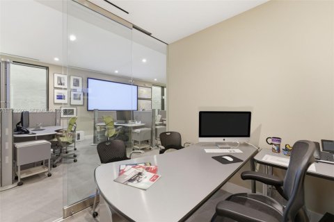 Propiedad comercial en venta en Coral Gables, Florida № 2153260 - foto 17