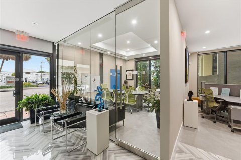 Propiedad comercial en venta en Coral Gables, Florida № 2153260 - foto 9