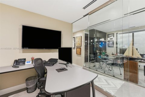 Propiedad comercial en venta en Coral Gables, Florida № 2153260 - foto 22