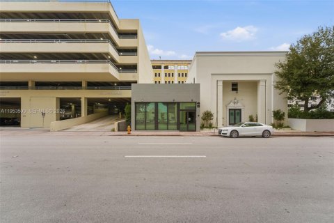 Propiedad comercial en venta en Coral Gables, Florida № 2153260 - foto 4