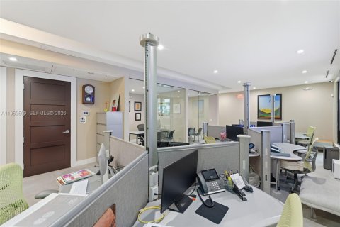 Propiedad comercial en venta en Coral Gables, Florida № 2153260 - foto 12