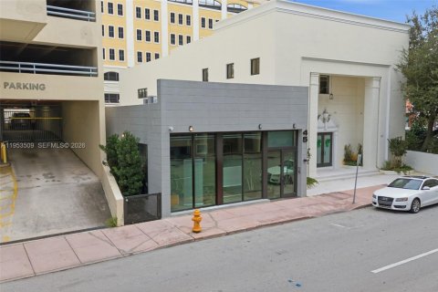 Propiedad comercial en venta en Coral Gables, Florida № 2153260 - foto 2