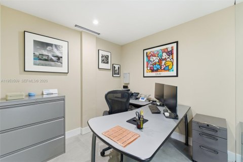 Propiedad comercial en venta en Coral Gables, Florida № 2153260 - foto 23