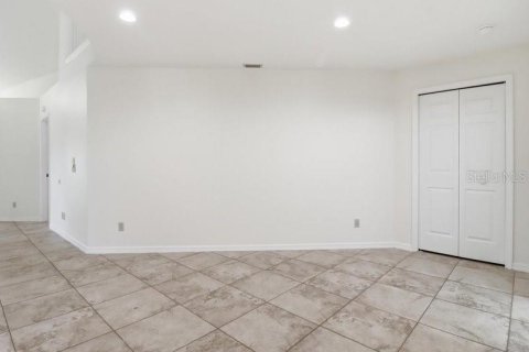 House in Inverness, Florida 4 bedrooms, 176.14 sq.m. № 2094430 - photo 10