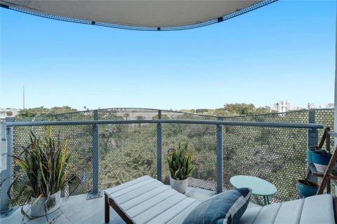 Copropriété à louer à Miami Beach, Floride: 2 chambres, 114.64 m2 № 2079234 - photo 25