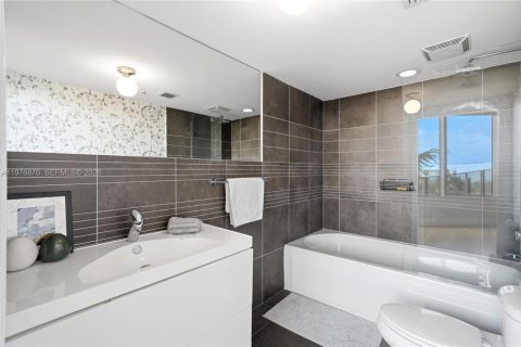Copropriété à louer à Miami Beach, Floride: 2 chambres, 114.64 m2 № 2079234 - photo 10