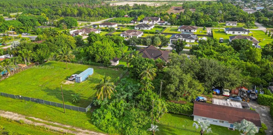 Land in Miami, Florida № 1048033