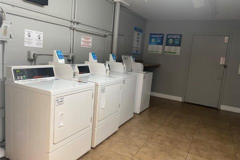 Снять в аренду кондоминиум в Пемброк-Пайнс, Флорида 1 спальня, 63.64м2, № 2064292 - фото 15