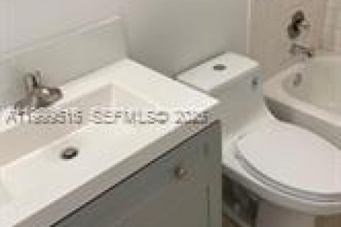 Снять в аренду кондоминиум в Пемброк-Пайнс, Флорида 1 спальня, 63.64м2, № 2064292 - фото 9