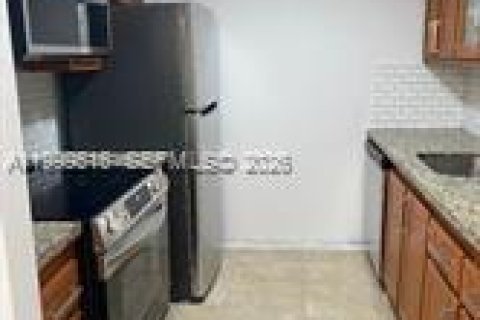 Снять в аренду кондоминиум в Пемброк-Пайнс, Флорида 1 спальня, 63.64м2, № 2064292 - фото 4