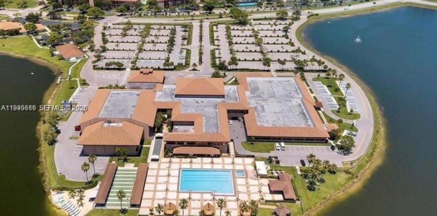 Кондоминиум с 1 спальней в Пемброк-Пайнс, Флорида № 2064292