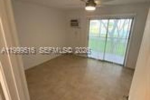 Снять в аренду кондоминиум в Пемброк-Пайнс, Флорида 1 спальня, 63.64м2, № 2064292 - фото 8