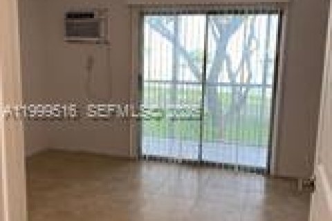 Снять в аренду кондоминиум в Пемброк-Пайнс, Флорида 1 спальня, 63.64м2, № 2064292 - фото 6