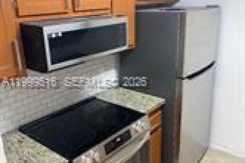 Снять в аренду кондоминиум в Пемброк-Пайнс, Флорида 1 спальня, 63.64м2, № 2064292 - фото 2