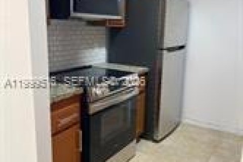 Снять в аренду кондоминиум в Пемброк-Пайнс, Флорида 1 спальня, 63.64м2, № 2064292 - фото 5