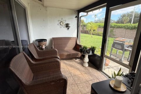 House in Delray Beach, Florida 3 bedrooms, 129.41 sq.m. № 1986609 - photo 9