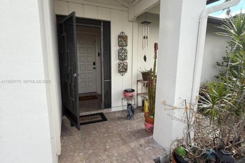 House in Delray Beach, Florida 3 bedrooms, 129.41 sq.m. № 1986609 - photo 3