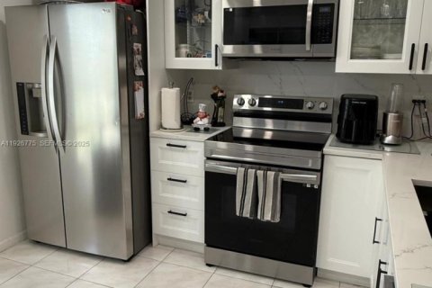 House in Delray Beach, Florida 3 bedrooms, 129.41 sq.m. № 1986609 - photo 13